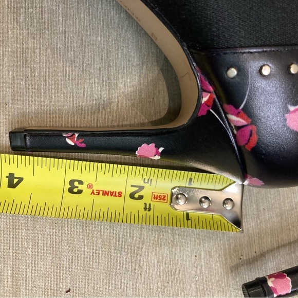 JC COLLECTION Sz 6 Floral Chelsea Pointy Toe Pull On Studded  Details Booties - Picture 10 of 11